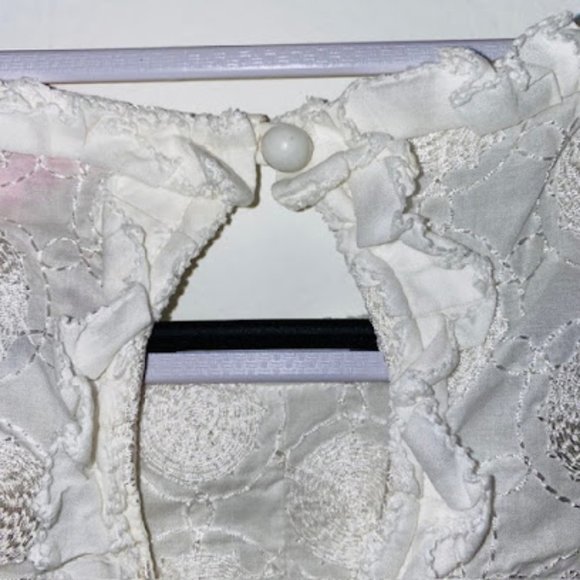 Lily Pulitzer White Embroidered Medallion Short Sleeve Top Size 6 - Picture 5 of 5